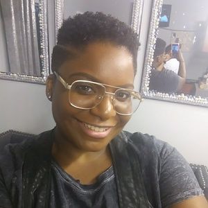 Meet your Posher, Kenisha